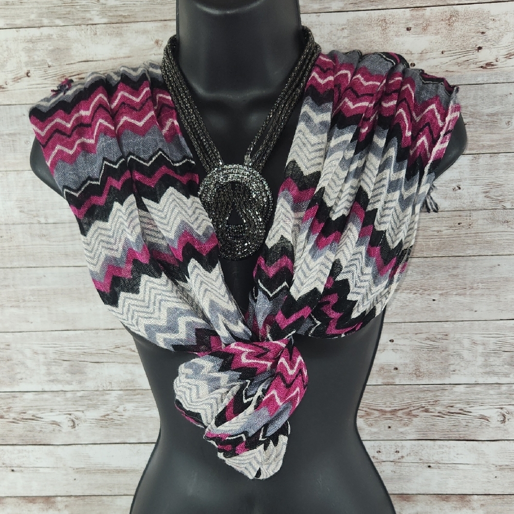 Miley Cyrus & Max Azria Zigzag Scarf - Pink, Black, Gray - Picture 3 of 6
